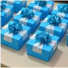 Boîte à dragées bleue ruban et fleurs par 10