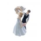 Figurine de mariage sujet couple de mariés le voile au vent