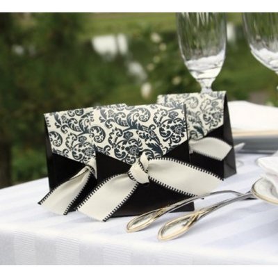 Decoration Mariage  - Botes  drages Arabesques Ivoire et Noir : illustration