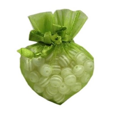 Dco de table Baptme  - Sachet  drages vert anis en organza (lot de 10) : illustration