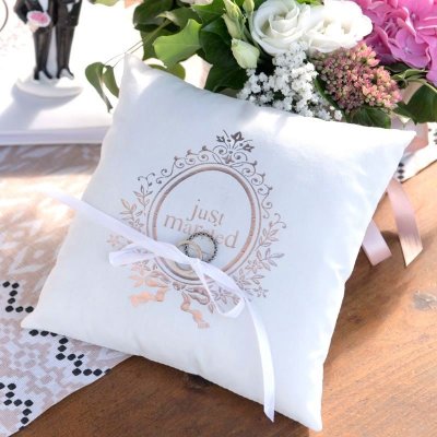 Mariage thme Rose Gold  - Coussin porte-alliance just married rose gold : illustration