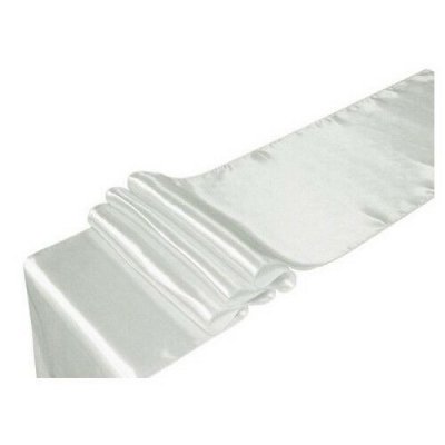 Mariage thme hiver  - Chemin de table tissu satin blanc 2,75 m x 30 cm : illustration