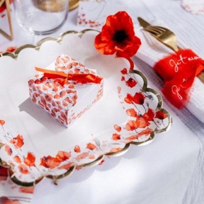 Mariage thme champtre  - 8 assiettes en carton Coquelicot Theme Poppy Love : illustration