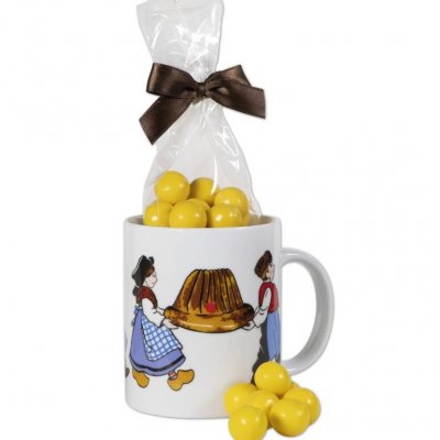 Dco de table Communion  - Mug Alsace et billes de bretzel au chocolat - Mirabelle ... : illustration