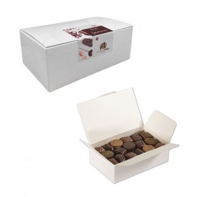 Bonbons, Confiserie et Chocolat  - Ballotin garni de chocolats sans alcool - Pralins ... : illustration