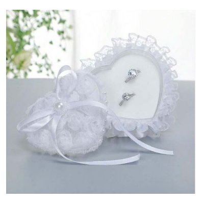 Coussin alliances Mariage  - Bote porte-alliance coeur dentelure blanche : illustration