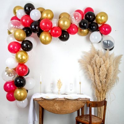 Ballon de communion  - 60 ballons - Kit pirate noir, rouge, or et blanc : illustration