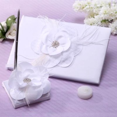 Promotions  - Livre d'Or et Stylo Mariage Plume et Camelia Blanc : illustration