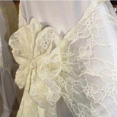Dcoration de Salle de Mariage  - Noeud de chaise mariage dentelle ivoire : illustration