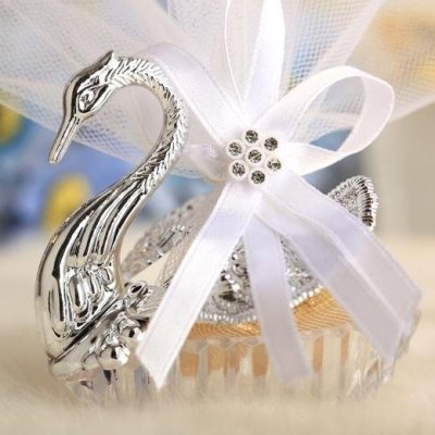 Decoration Mariage  - Boite Contenant a Drages Mariage Cygne Argent   : illustration