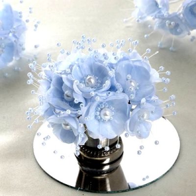 Décoration de Table Mariage  - Bouquet de fleurs en tissus bleu ciel et perles : illustration
