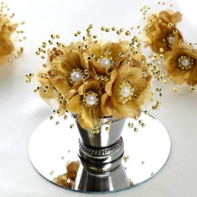 Décoration de Table Mariage  - Bouquet de fleurs en tissu dorées et perles : illustration