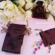 10 Sacs Sachets a Drages Satin Chocolat  : illustration