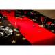 Chemin de table intiss tapis luxueux rouge en rouleau : illustration