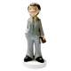 Figurine communiant chic en costume gris : illustration