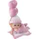 Figurine baptme bb fille allonge sur un tapis : illustration