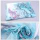 Etole foulard écharpe bleu clair à fleurs  : illustration
